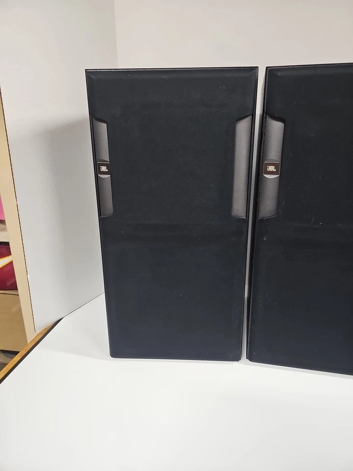 PAR DE ALTAVOCES JBL HLS 810 EMPAREJADOS CON CABLE DE ALTAVOZ DE 30 pies Foto 2 de 4