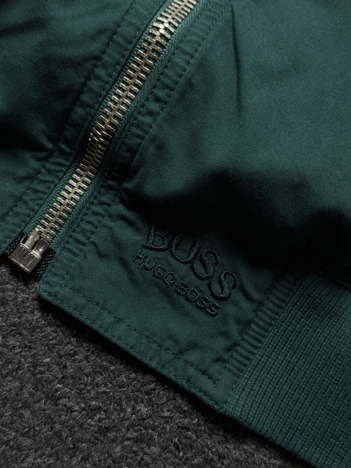 Chaqueta Bomber Hugo Boss Verde Minimalista Streetwear Estilo Vintage Foto 3 de 4
