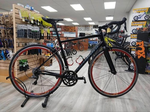 Specialized Road Bike – 56cm Specialized Road Bike – 56cm