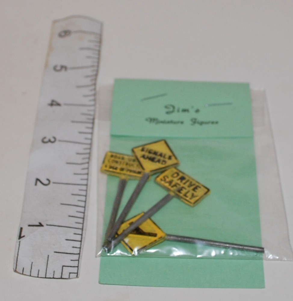 4 ROAD SIGNS METAL FIGURE, O/O27  GAUGE FOR TRAIN PLATFORM LAYOUTS.