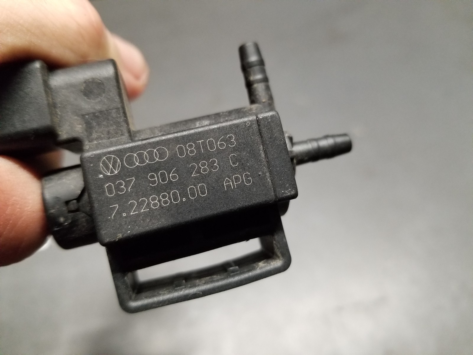  2008 AUDI R8 COUPE V8 OEM 037 906 283 PURGE VALVE