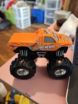 Hot Wheels 2001 Monster Jam Rev Tredz Bad News Travels Fast 1/43 Monster Truck