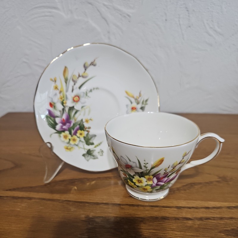 Duchess Floral Pattern Bone China Spring # 408 Cup & Saucer England Beautiful