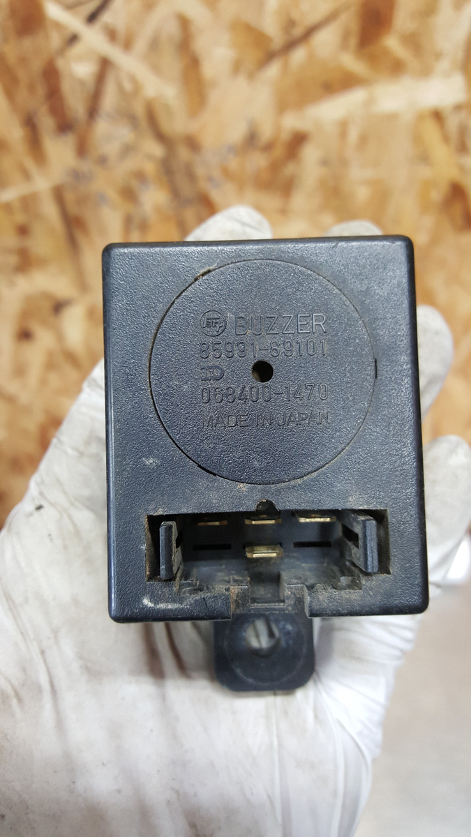 80 81 82 Toyota Pickup BUZZER Seat Belt Warning Relay 85991-89101