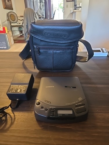 ONKYO DX-F71 Discman Portable CD Player w/ AC Adapter & Bag Works