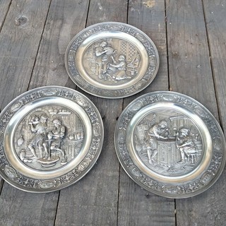 3 vintage pewter wall plates SKS 1989 1.5 kg approx.