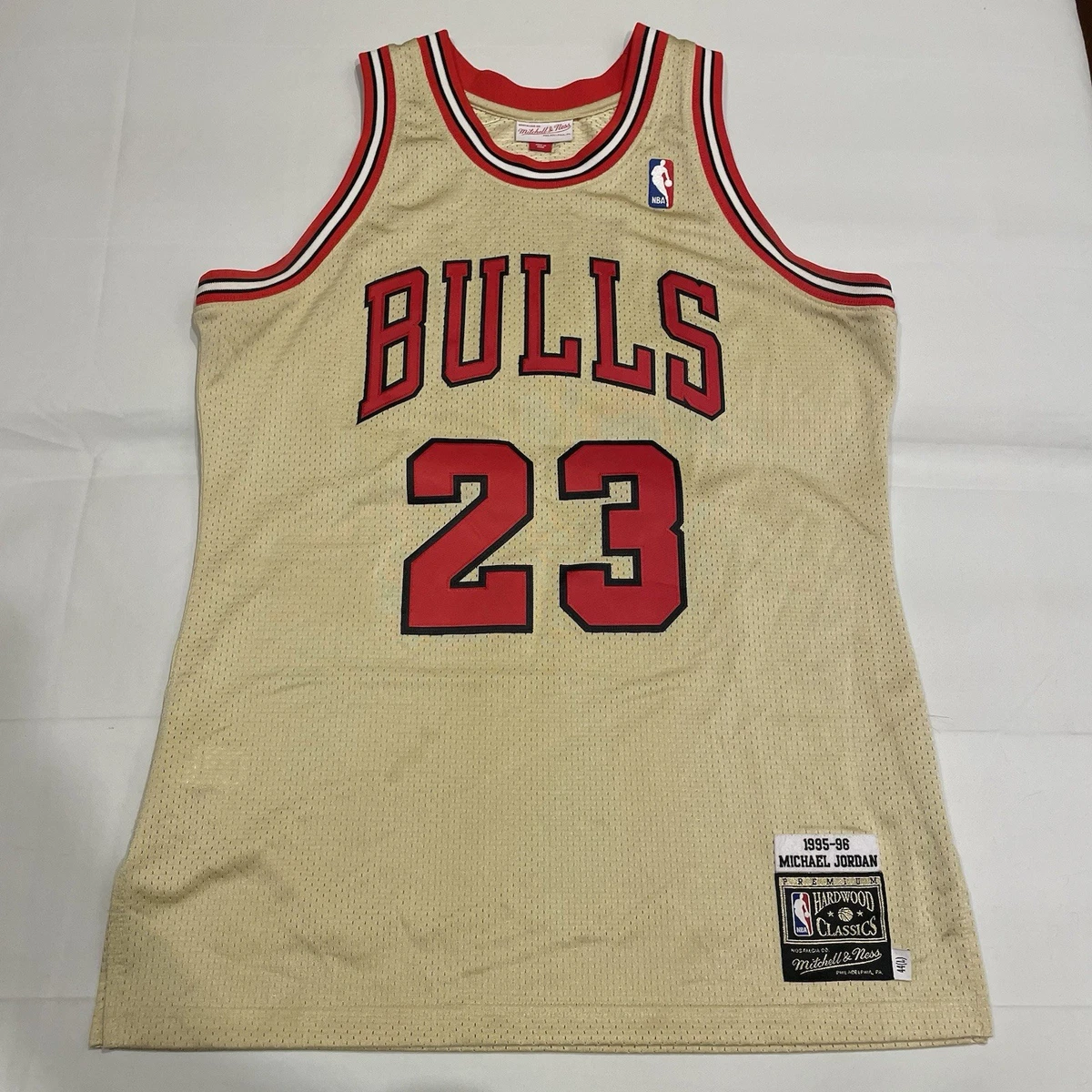 Preços baixos em Gold Michael Jordan NBA Camisas Esportivas | eBay