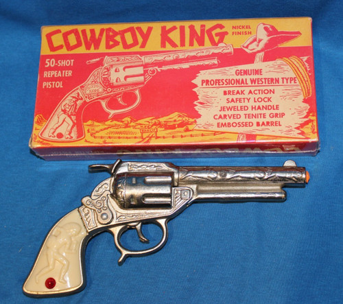 VINTAGE J.E.STEVENS COWBOY KING CAP GUN W/BOX-ABSOLUTELY MINT COND-1940s- SCARCE