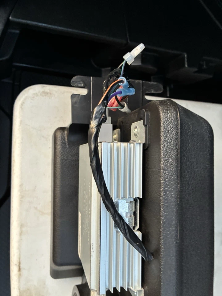 7LET-18C804-EA Ford subwoofer debajo del asiento amplificador y gabinete subwoofer de fábrica 8” Foto 3 de 4