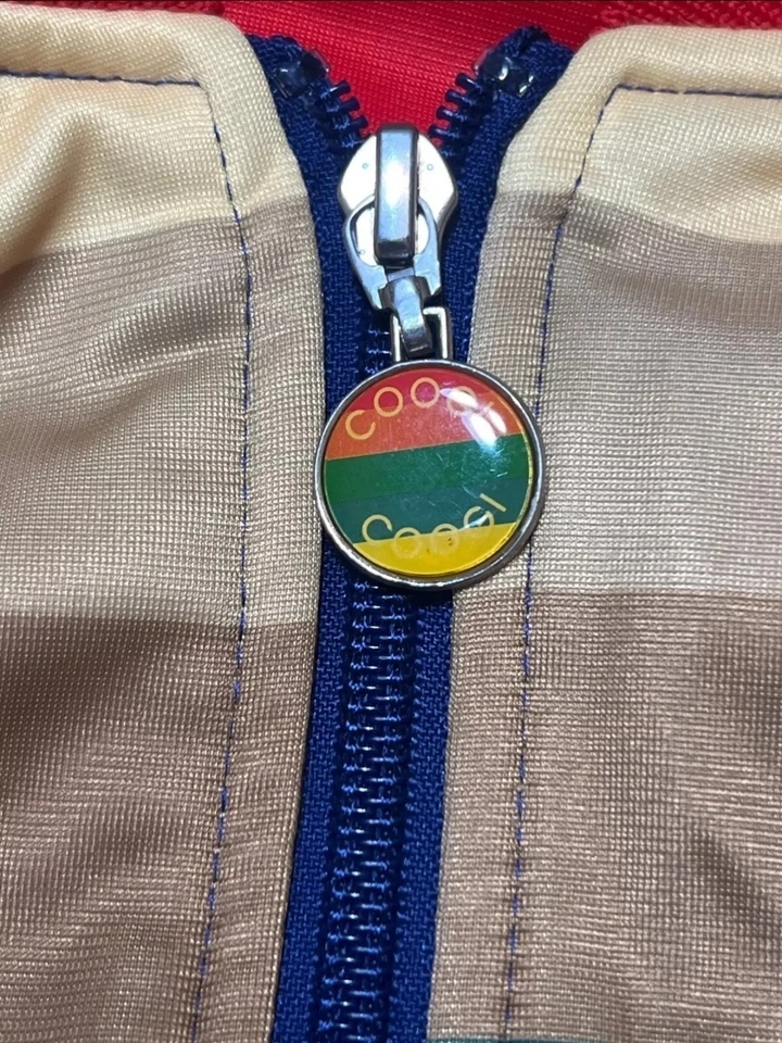 Chaqueta deportiva Coogi vintage años 90 a rayas arco iris cremallera parche con logotipo satinado talla XXXL Foto 3 de 4