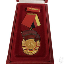 East German Banner of Labour 1st Class Medal DDR “Banner der Arbeit” c.1960s Box