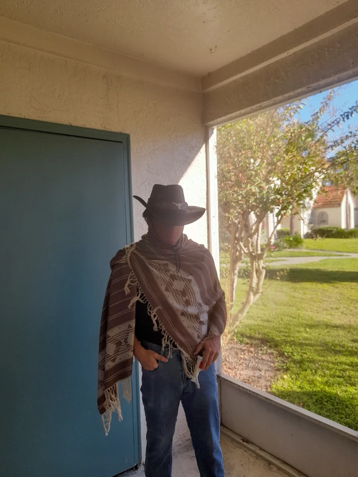 Western Outlaw Costume Bundle With Fake Gun Halloween - Image 3 of 3