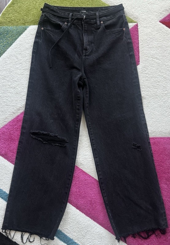 NWOT Express size 2S High Waisted Black Wash Ripped Belted Wide Leg Jeans