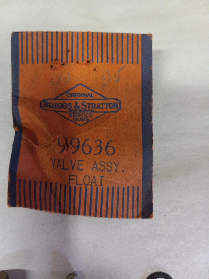 Conjunto de flotador de válvula Briggs & Stratton 99636 genuino fabricante de equipos originales de colección aguja y asiento NOS Foto 3 de 3