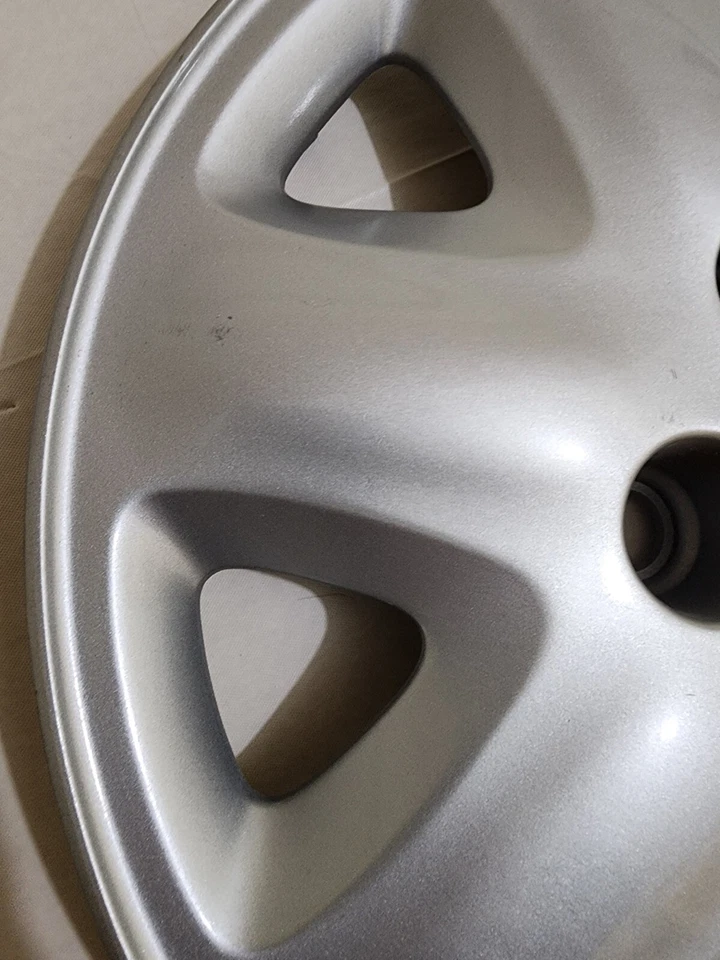 Isuzu Oasis 1996-1999 15" atornillable 7 radios tapacubos de fábrica 5862030380 Foto 2 de 4