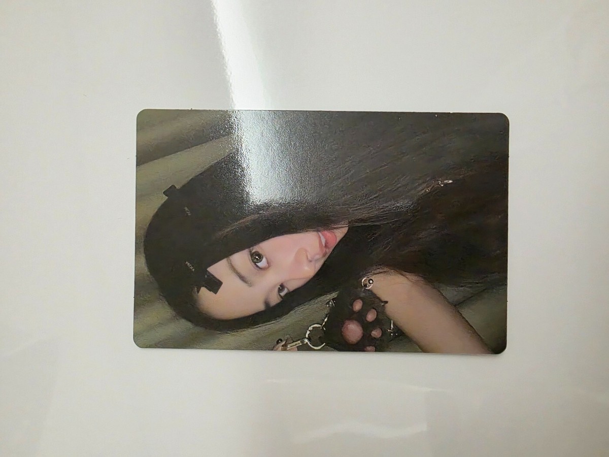 MEOVV 1st EP ALBUM [ MY EYES OPEN VVIDE JELLY PAW ver