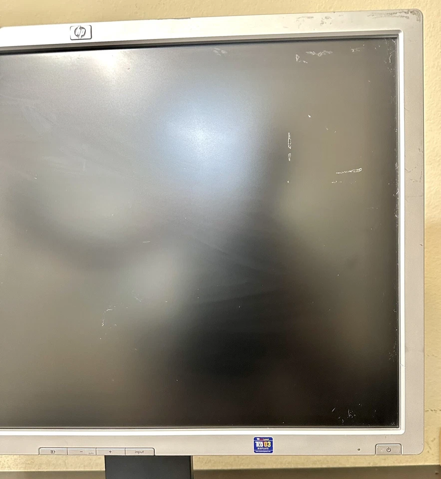 HP LP2465 Flatscreen LCD Monitor w/ Stand Active Matrix TFT 1920x1200 Resolution - Image 3 of 4