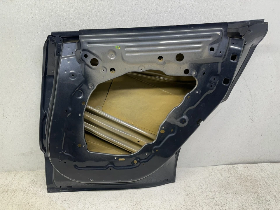 2020-2024 Tesla Model Y Rear Right Door Shell OEM 20 21 22 23 24 aluminum Blue Foto 2 de 4