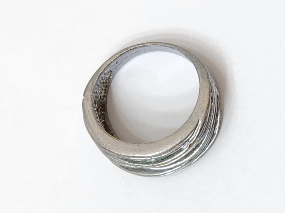 Anillo de cóctel tejido en capas de colección Lia Sophia está “enrollado” talla 10 *revestido de cromo Foto 2 de 4