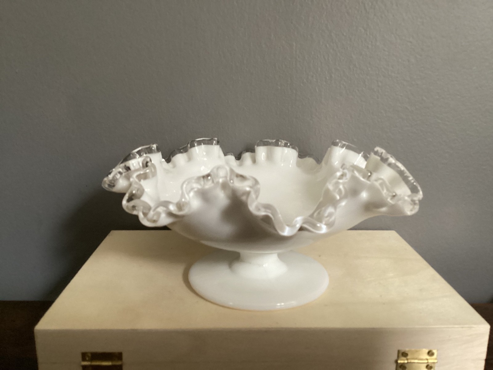 VTG FENTON SILVER CREST MILK GLASS PEDESTAL BOWL 4”X8” NO CHIPS OR CRACKS
