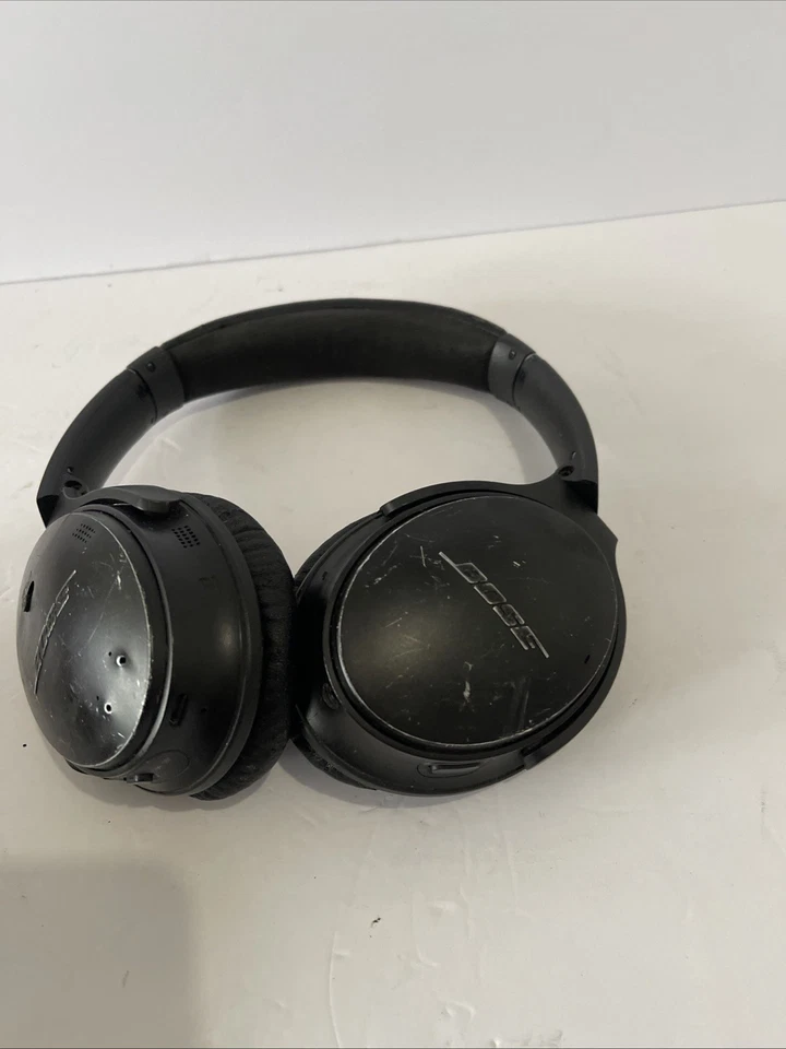 Bose QuietComfort 35 ii Over the Ear Headphone - Black - Image 4 of 4