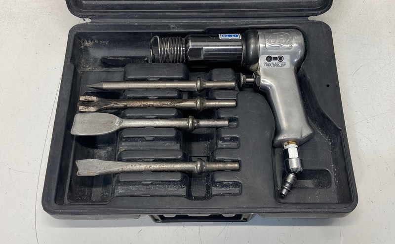 Ingersoll Rand 121 Pneumatic Air Hammer Kit with 4 Bits and Case