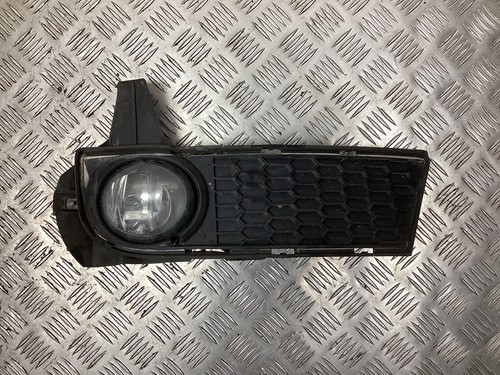 BMW E82 E88 - M Sport Stoßstange vorne Nebelscheinwerfer Beifahrer links Grillnetz 8054485