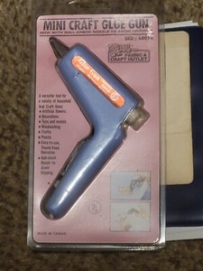 MINI CRAFT GLUE GUN THUMB FEED OPERATION 120V/10W NEW IN PLASTIC WRAP SFH