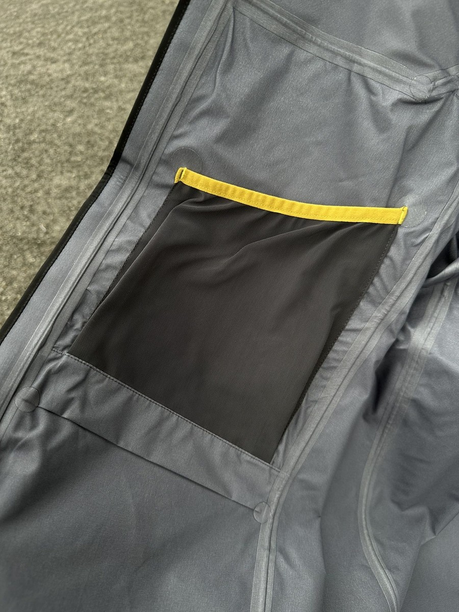 Arc'teryx Men's Alpha SV7 Green Black Gold Jacket IVORY Arc'teryx Men's Alpha SV7 Green Black Gold Jacket IVORY