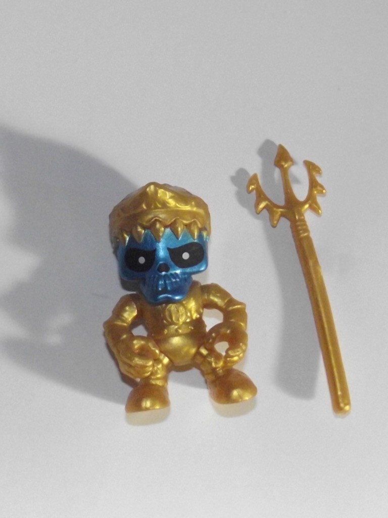 Treasure X Sunken Gold Moose Toys Golden Skeleton Hunter w/Trident