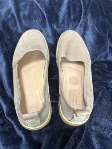 ECCO Women's Beige Suede Slip-On Flats Size 10 Casual Round Toe Shoes