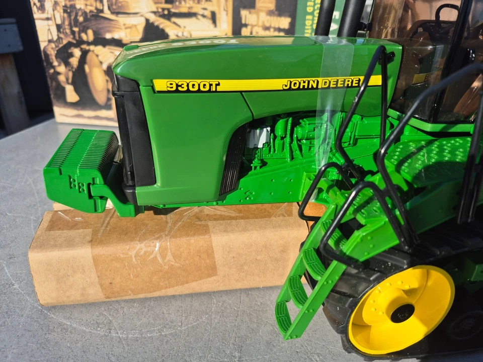 Ertl 1/16 John Deere 9300T Tractor 2000 Farm Show 1 of 2500 #15112A - Image 3 of 4
