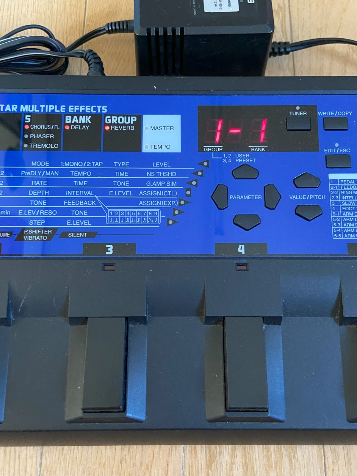 Boss ME-8 Guitar Multi-Effects Pedal  Adapter Included  Used free shipping