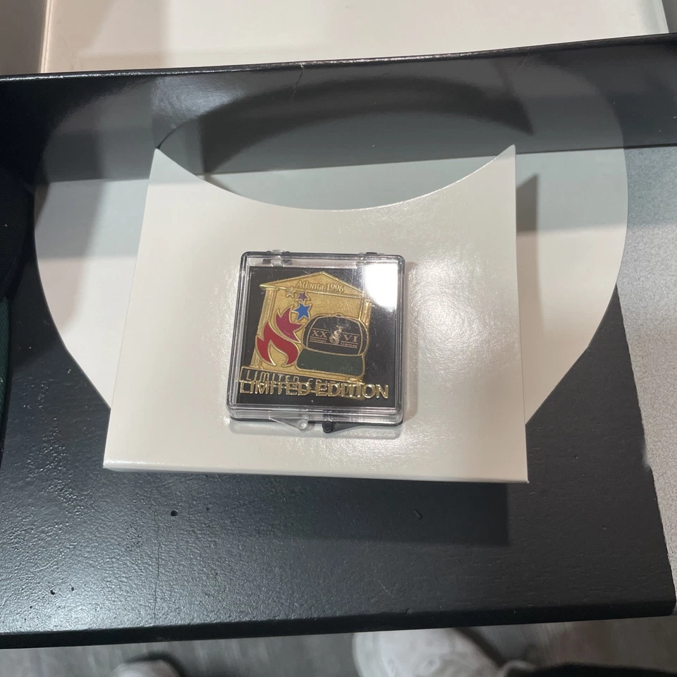 Gorra edición limitada de 5000, 1996 Atlanta Olympics todavía en caja original.  Foto 2 de 4