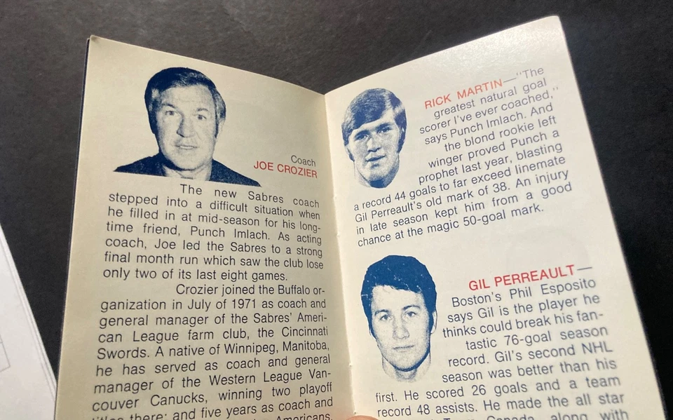 Calendario y tarjeta de puntuación de bolsillo Buffalo Sabres 1972-73 vintage Foto 4 de 4