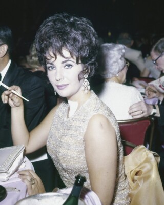 did elizabeth taylor smoke cigarettes Elizabeth Taylor smoking cigarette looking elegant candid Hollywood 24x36  Poster