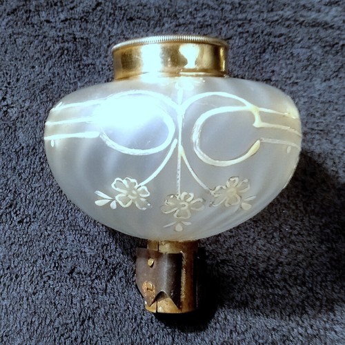 FRENCH SATIN MOULDED GILT & ENAMEL + EMBOSSED BRASS PEG KEROSENE/OIL LAMP - Picture 9 of 20
