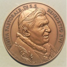 SAN MARINO: 2011, MEDAGLIA VISITA PAPA BENEDETTO XVI, IN SACCHETTO