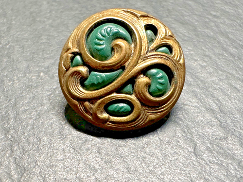 7 FABULOUS ANTIQUE? ROUND GOLDEN METAL WITH GREEN INSERTS SHANK BUTTONS G707 - Picture 16 of 18