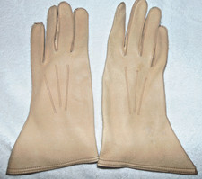 Vintage Pair of Womens Tan Unlined Deerskin Deerhide Leather Gloves Small