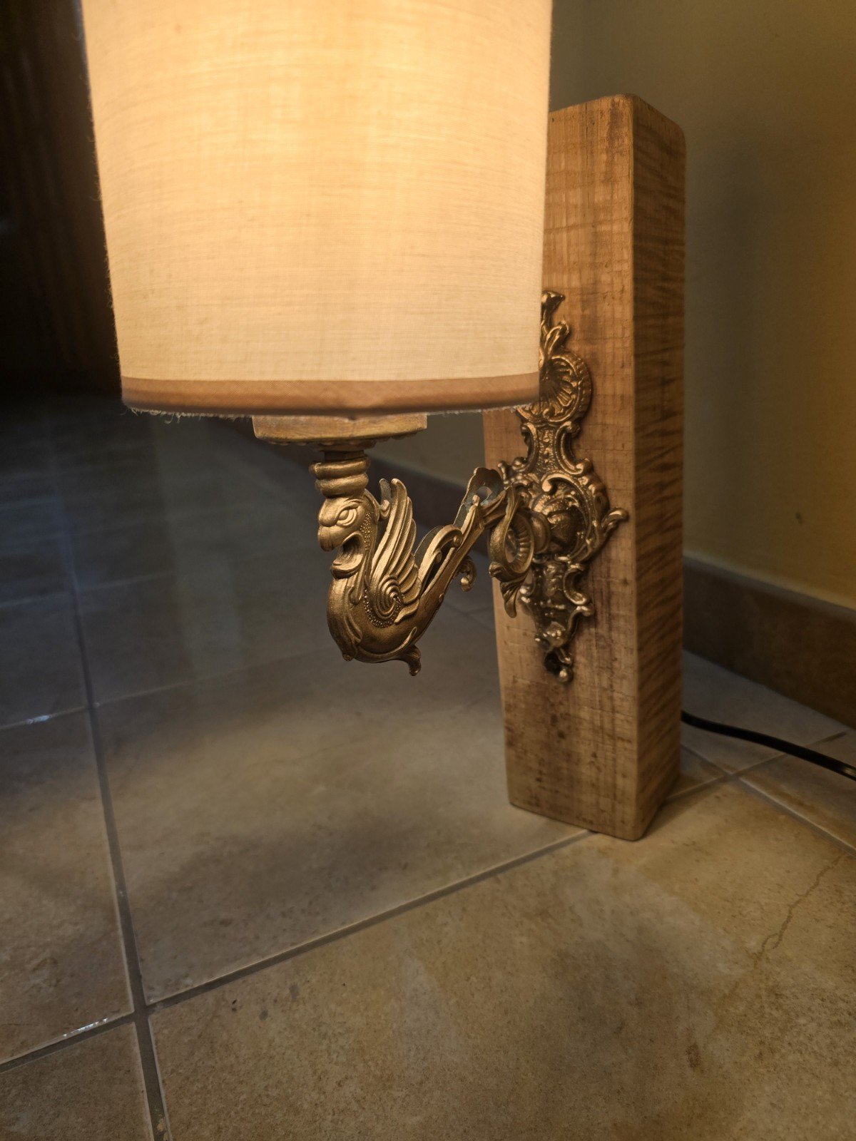 Lampada Artigianale in Legno Naturale | Abat-jour per Comodino e Salotto