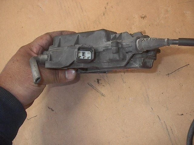 USED 1999 W4500 NPR CRUISE CONTROL MODULE DIESEL 4.8  27869 - Image 2 of 4