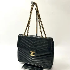 CHANEL V Stitch Lambskin Turn Lock Chain Shoulder Bag