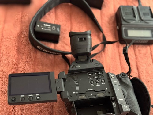 🔥 Canon EOS C100 Mark II Prof Camera 🤯Only 272 hrs ⭐️ 2 Canon Batts, Accessos - Picture 6 of 12