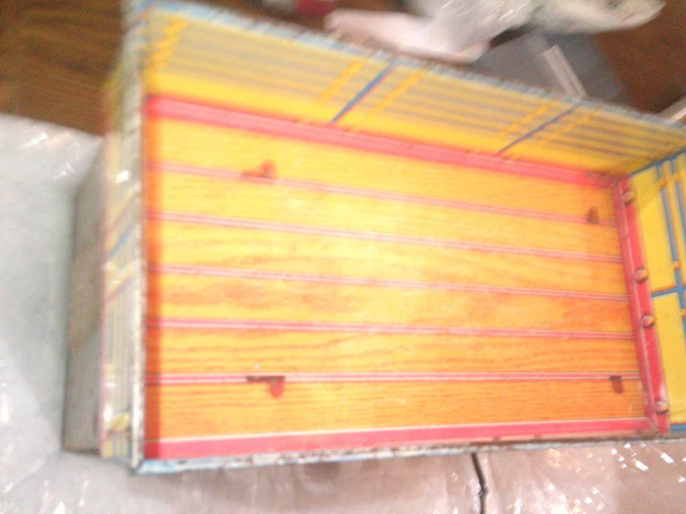 Camión lechero de juguete de acero prensado en hojalata LAZY DAY FARMS AÑOS 50 DE COLECCIÓN BONITO ROJO Foto 2 de 4