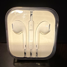 Apple EarPods MD827LL/A Wired 3.5mm In-Ear w/ Mic Remote White 1.2m