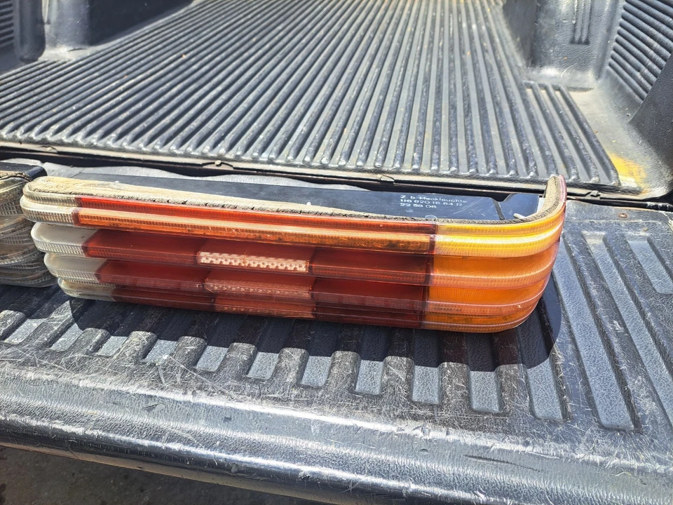 Juego de montaje de luces traseras diestras y diestras 1972-89 Mercedes Benz R107 450SL 380SL fabricante de equipos originales Foto 2 de 4