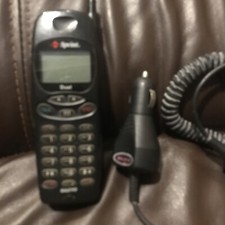 Cell Phone Sprint PCS Sanyo Dual Band Cell Phone Model SCP-3000 Turns On Charger