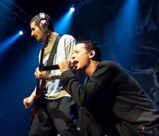 Linkin Park guitarist Brad Delson and singer Chester Bennington pe - Old Photo 2