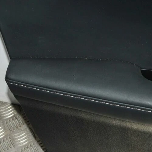 Panneaux de portière intérieurs pour le côté gauche pour automobile